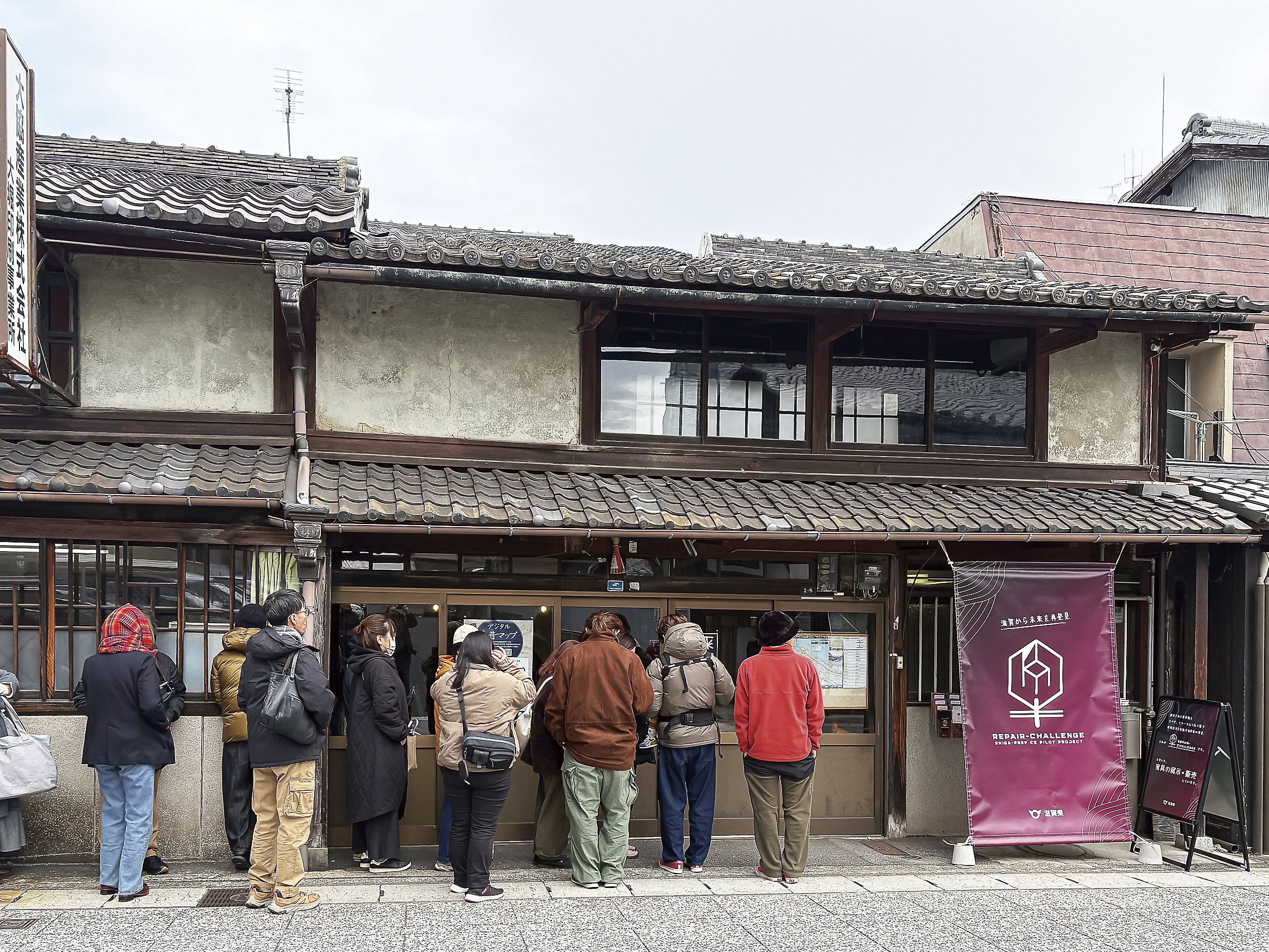 傷跡は愛された証。捨てられるはずだった家具に新たな命を吹き込む